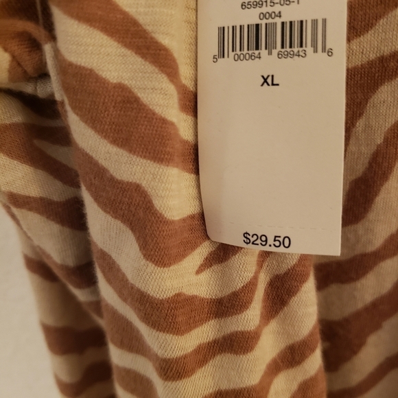 Banana Republic Relaxed Fit Long Sleeve Carmel/Tan Zebra Print T, size XL NWT - Picture 6 of 6